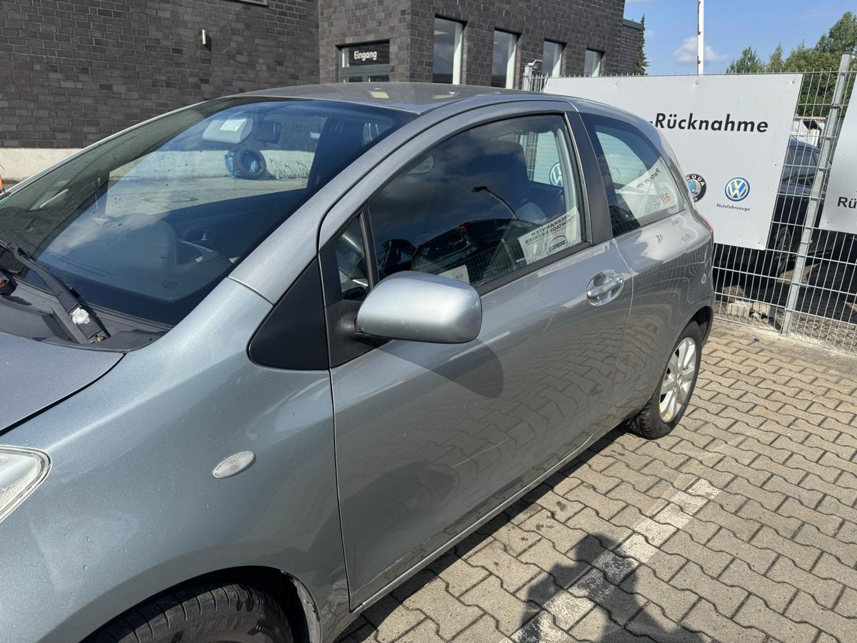 Toyota Yaris XP9 original T&uuml;r links 1F8 Silber Metallic 3-T&uuml;rer Rohbau Bj.2009